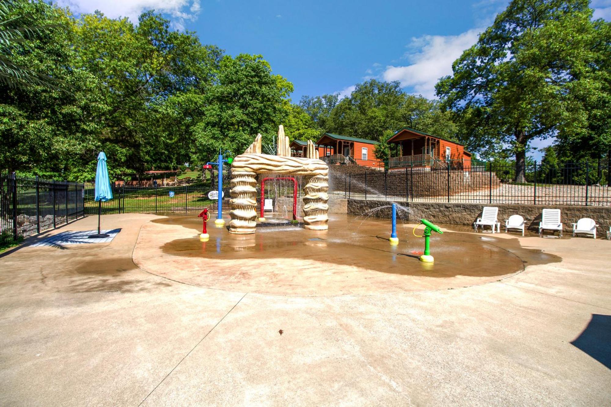Jellystone Mammoth Cave Villa Cave City Exterior photo
